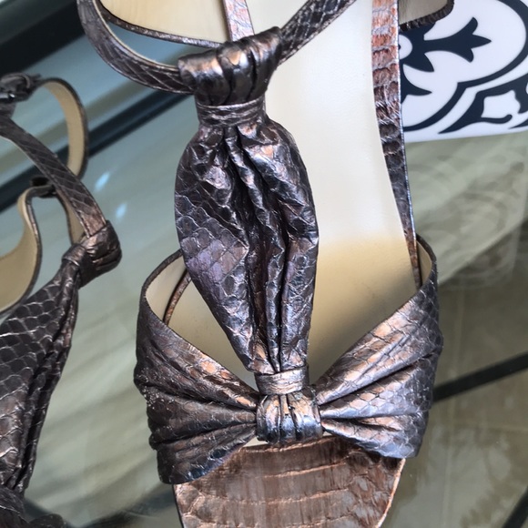 MAX STUDIO t-strap, metallic, pewter snake skin,heels size 10, stacked heels - Picture 3 of 5